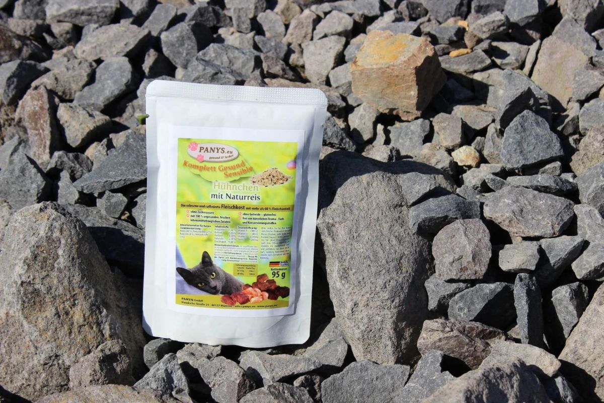 Menü aus 68,0 % Hühnchen pur und 4,0 % Naturreis